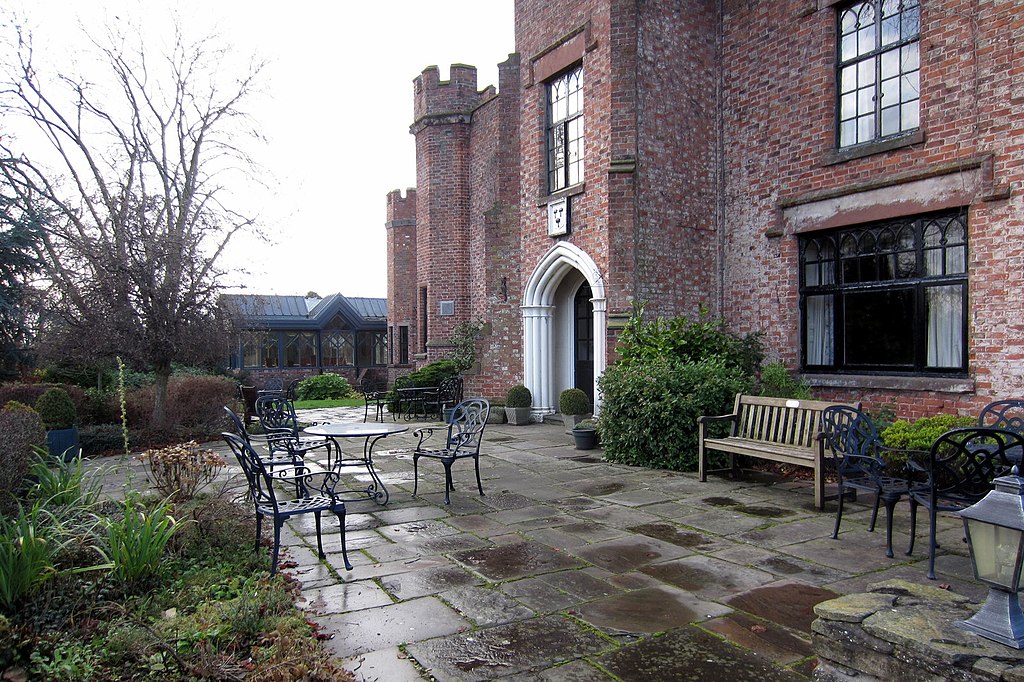 Small picture of Crabwall Manor Hotel courtesy of Wikimedia Commons contributors