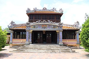 Huế Tử Cấm Thành