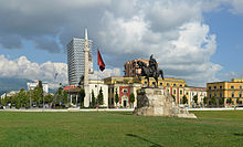 Tirana - Place Skanderbeg (Sheshi Skënderbej) - par Pudelek.jpg