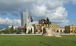 Skanderbegstatuen ved Skanderbegtorvet i Tirana