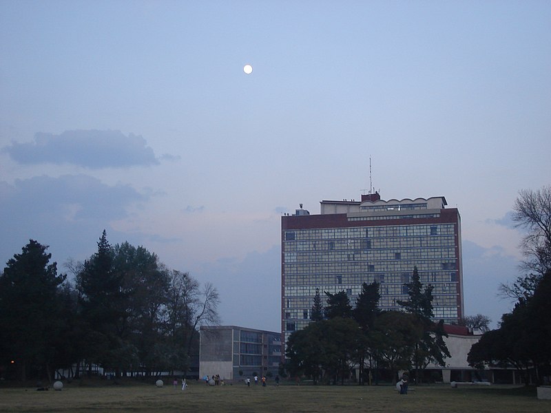 File:Torre 2 de Humanidades - panoramio.jpg