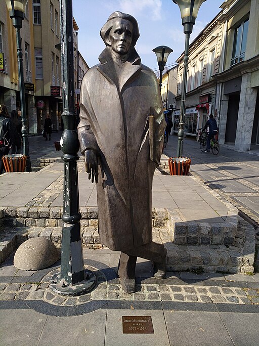 Tuzla - Ismet Mujezinović statue (2019)