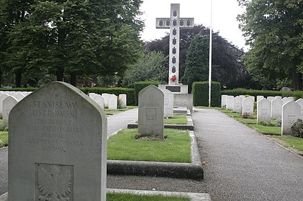 Memorial to General Sikorski, Newark Cemetery