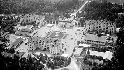 Flygbild över kasernetablissement i samband med Västerås utställningen i maj 1929.