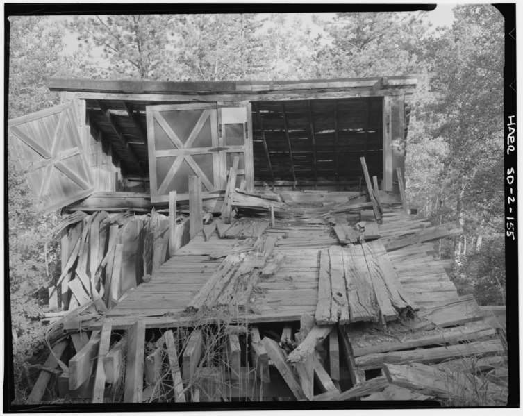 File:VIEW FROM NORTHEAST OF LOADING SIDE OF ORE BIN, MIDWAY BETWEEN AJAX-ALASKA LINE AND MILL. - Bald Mountain Gold Mill, Nevada Gulch at head of False Bottom Creek, Lead, Lawrence HAER SD,41-LEAD.V,1-155.tif