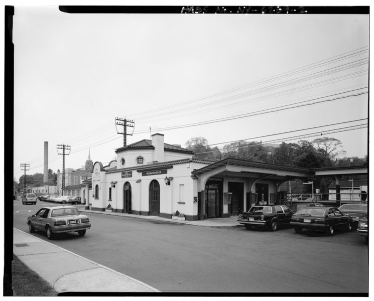 File:VIEW FROM SOUTHWEST OF MAIN STATION BUILDING - Bronxville Railroad Station, Parkway Road at Pondfield Road, Bronxville, Westchester County, NY HABS NY,60-BROV,1-2.tif