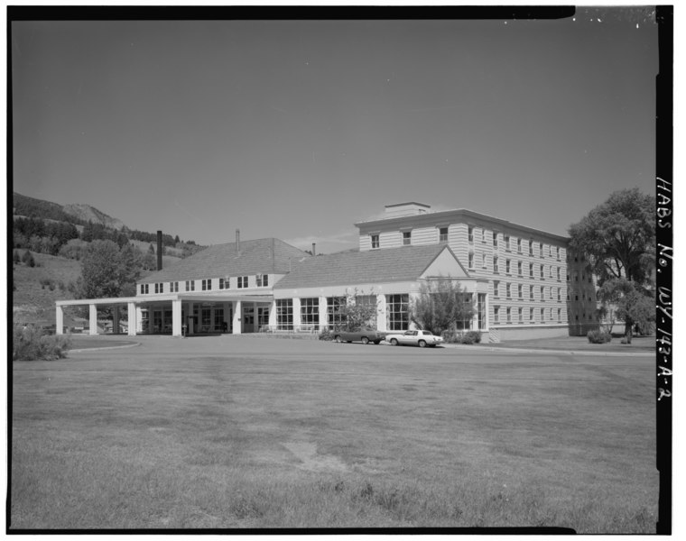 File:VIEW NORTHWEST - Mammoth Motor Inn, Motor Inn Building, 400' northwest of Museum and 200' northeast of Cafeteria, Mammoth, Park County, WY HABS WYO,15-MAHOSP,5A-2.tif