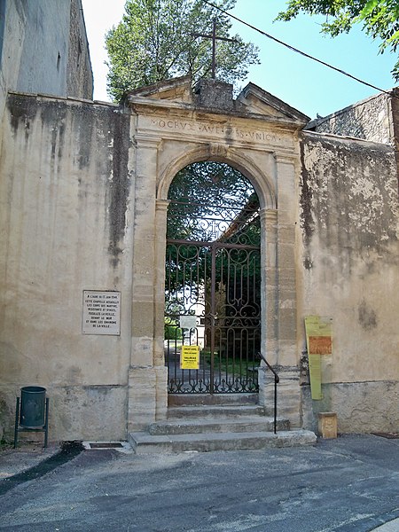 File:Valréas - chapelle des pénitents blancs 2.jpg