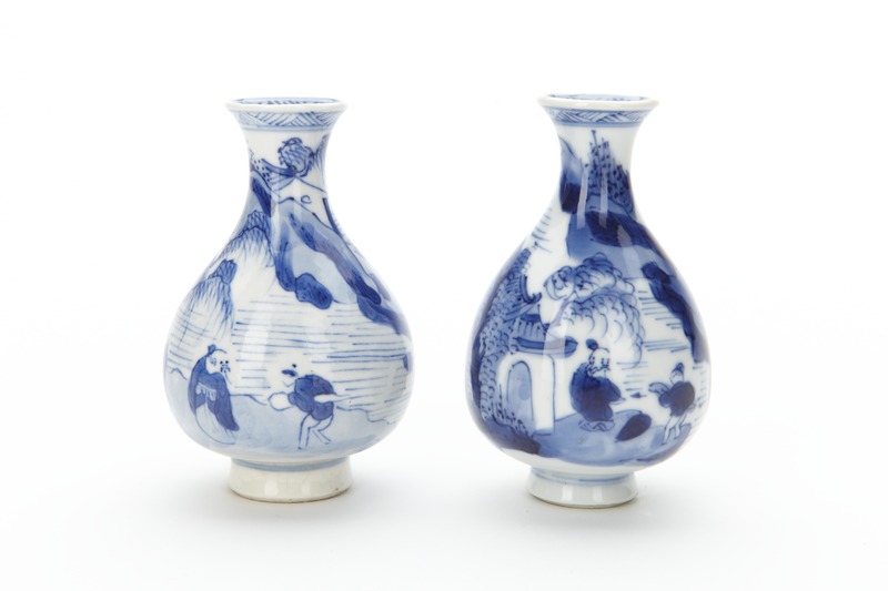File:Vaser i porslin med blå underglasyrmålning, från 1700-talet - Skoklosters slott - 93287.tif