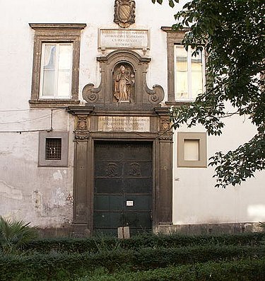 Detail of the facade of the Archbishop's Palace in Naples. Vescopalazz.jpg