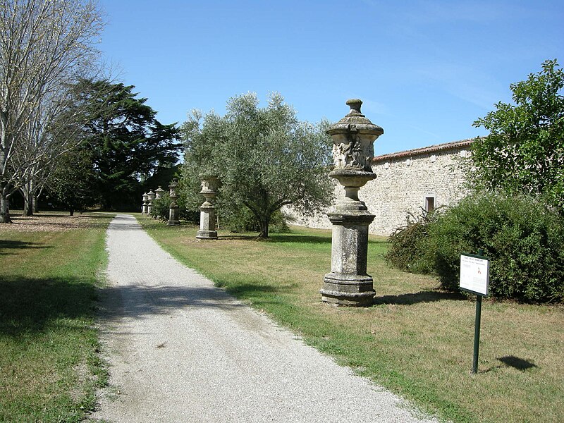 File:Villa manin, parco 20.JPG