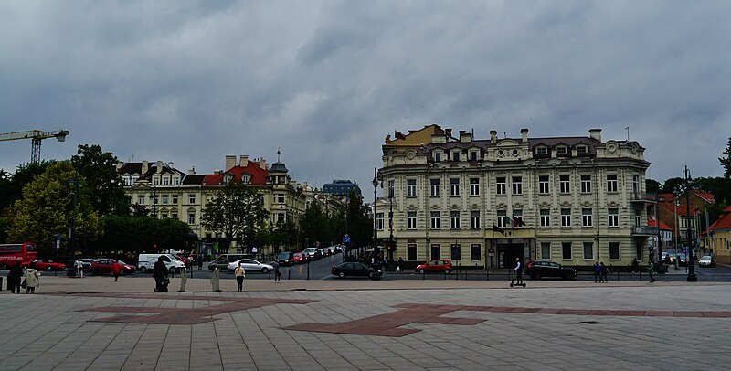 File:Vilnius Katedros Aikšte 1.jpg