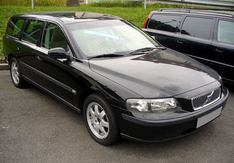 File:Volvo V70 2.4D Celebration75 Vorfacelift.JPG