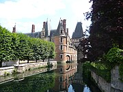 Il castello e i suoi fossati (bracci dell'Eure)