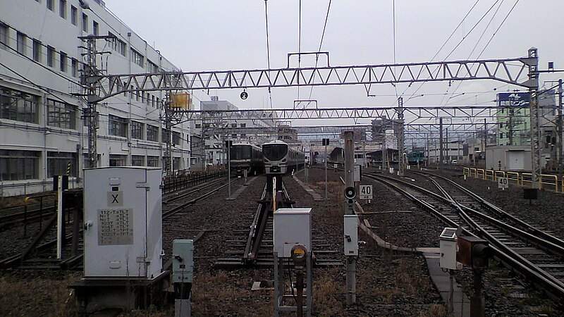 File:Wakayama station tracks.jpg