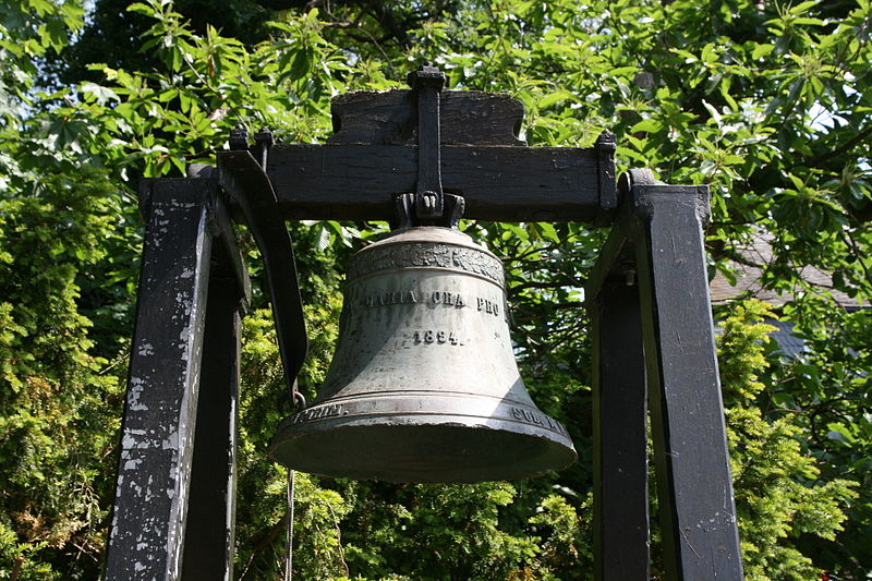 File:Wassenberg - Auf dem Burgberg - Burg 05 ies.jpg