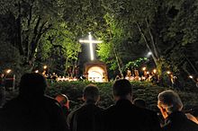 Abendliche Lichterprozession zum Kreuzberg