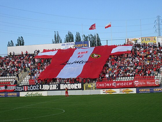 Patroni di Widzew en lua olda stadio.