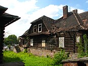 Jedna z drewnianych willi przy rondzie (ul. Zamoyskiego 81) (stan z 2011 roku)