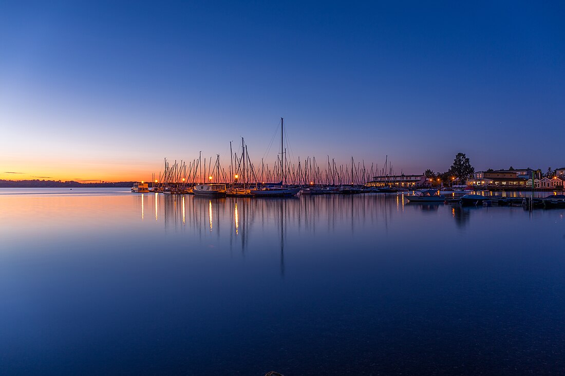 File:Zöbigker Hafen am Abend, Cospudener See, Markkleeberg, 1709102013, ako.jpg