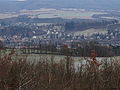 Čeština: Hlásná Třebaň, Zadní Třebaň, okres Beroun. Pohled z NPR Karlštejn. English: Hlásná Třebaň, Zadní Třebaň, Beroun District, Central Bohemian Region, Czech Republic. Camera location 49° 56′ 03.6″ N, 14° 11′ 53.8″ E    View all coordinates using: OpenStreetMap