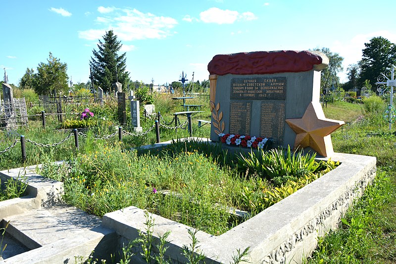 File:Zinkiv City Cementary Central Part Brothery Grave of WW2 Warriors 01 (YDS 1455).jpg