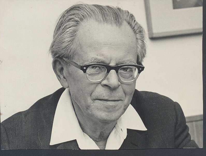 File:Zvi Lurie 1962 FamilyArchives Portrait.jpg