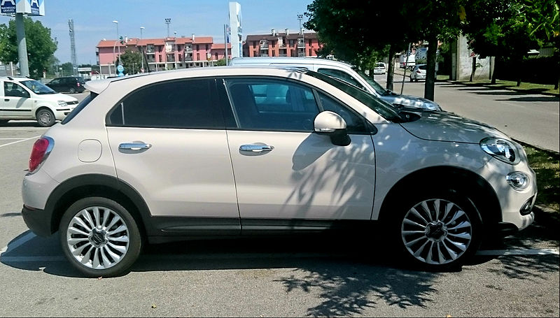 File:"15 - ITALY - White premium SUV - Fiat 500X Urban in Milan 02.jpg