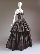 "Cyclone", vestido de noite (seda com lantejoulas), 1939