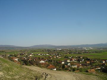 Глетка на Ајватовци од земјениот пат на Ајватовски Рид