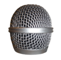 Grille de microphone ("panier") filtrant le son provenant de la capsule du microphone par le vent (souffle)