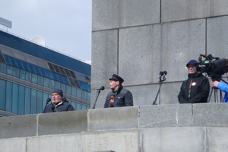 File:Трибуна НОД Андрея Шаврикова Екатеринбурге 1 мая 2019 года.jpg