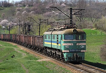 Електровоз ВЛ8м-303 з вантажним поїздом