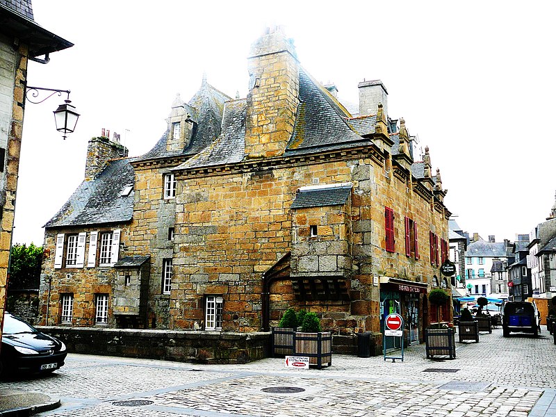 File:022.Landerneau.Maison ancienne sur le pont habité.JPG