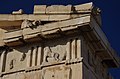 02 2020 Grecia photo Paolo Villa FO190142 (Acropoli di Atene) Tempio del Partenone, dettagio della trabeazione e angolo del timpano-frontone visto da Nord Est, Arte Greca Classica, ordine dorico, contrasti di luce ed ombra.jpg