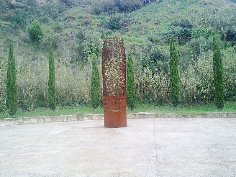 File:17112012515 Monument als homes i dones de la CNT.jpg