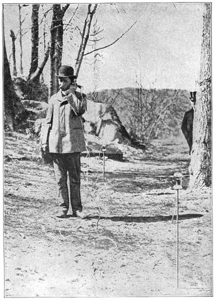 In 1902 Nathan Stubblefield demonstrated "ground-conduction" wireless but was unable to achieve practical distances.