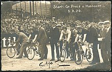 Start of the Hanover Grand Prix on August 5, 1920 1920-08-05 Foto-Ansichtskarte Start Grosser Preis von Hannover, Bildseite.jpg