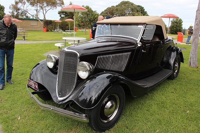 File:1933 Ford Model 18 Deluxe Roadster (28525042046).jpg