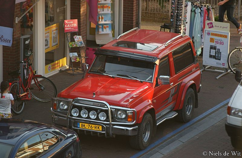 File:1985 Nissan Patrol Hardtop Diesel Van (14174399808).jpg