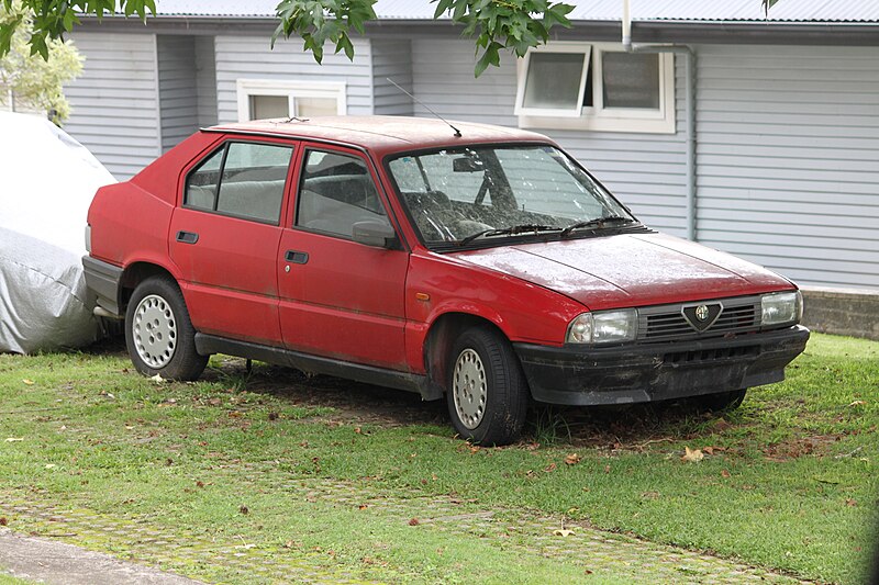 File:1987-1988 Alfa Romeo 33 Super hatchback (25582231215).jpg