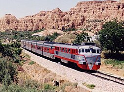 Talgo III circulant a prop de Guadix, a mitjans de la dècada del 1990