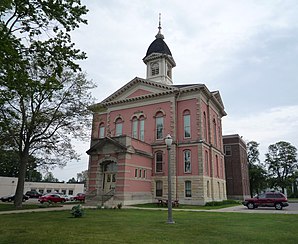 Das Menominee County Courthouse in Menominee, gelistet im NRHP Nr. 75000958[1]