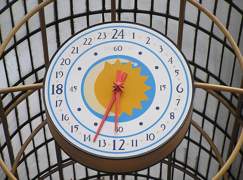 File:24 hour analog clock rua 24 horas curitiba brasil.jpg