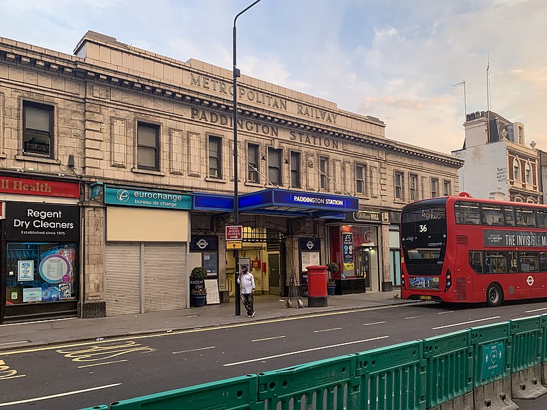 File:35 Paddington (Praed Street) tube station entrance.jpg