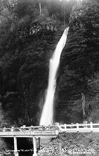 File:489 Horsetail Falls CRH by C&D (22315123019).jpg