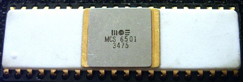 MOS Technology MCS6501, in white ceramic package, made in late August 1975