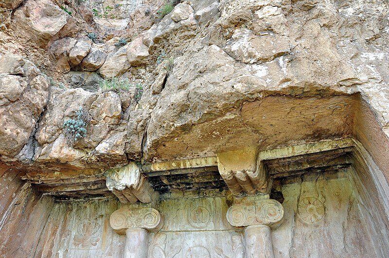 File:8. Detail. The facade of the rock-cut tombs of Qizqapan, Sulaymaniyah Governorate, Iraqi Kurdistan. Probably Achaemenid (6th-5th century BCE) rather than Median.jpg
