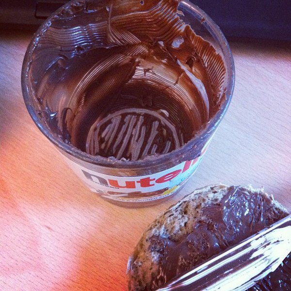 File:A pu... Mes après-midi vont être bien longues si je ne peux pu prendre de goûter au Nutella au bureau. Cc @minigeekette (7944474848).jpg