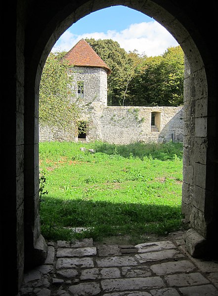 File:Abandoned Chateau in Arrabloy - panoramio.jpg